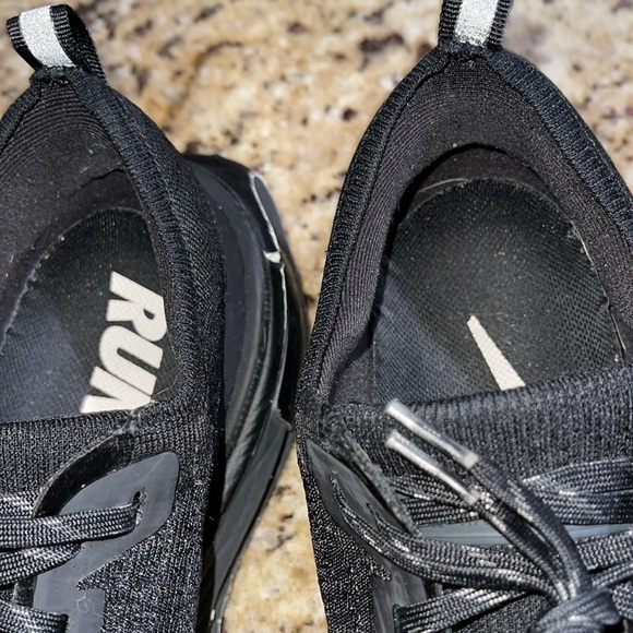 Nike ZoomX Invincible Run 3 - Picture 2 of 12